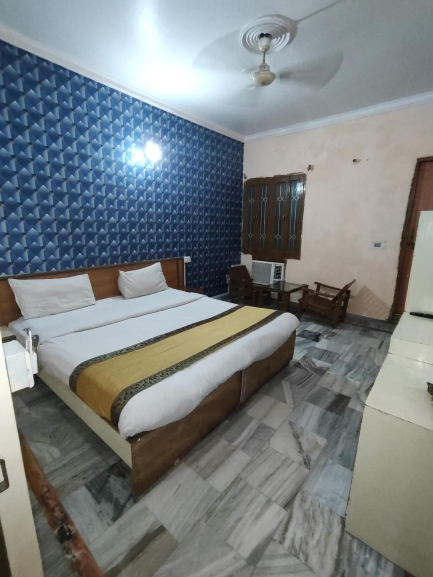 Hotel Divya Варанасі Екстер'єр фото