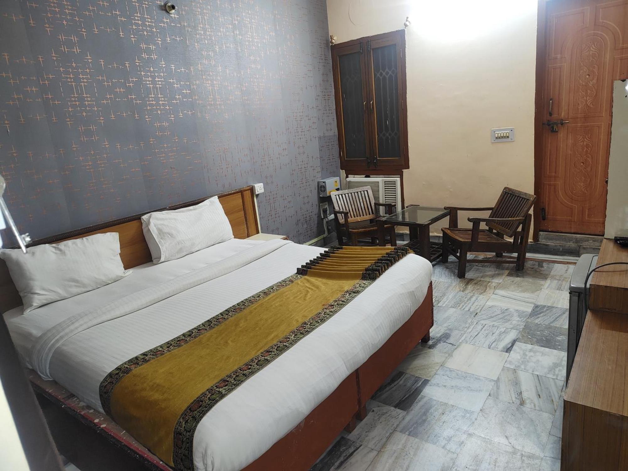 Hotel Divya Варанасі Екстер'єр фото