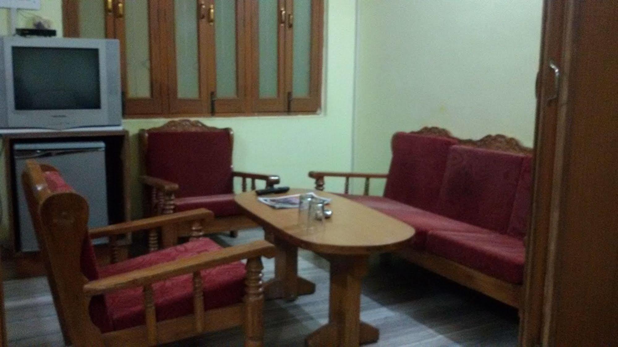 Hotel Divya Варанасі Екстер'єр фото