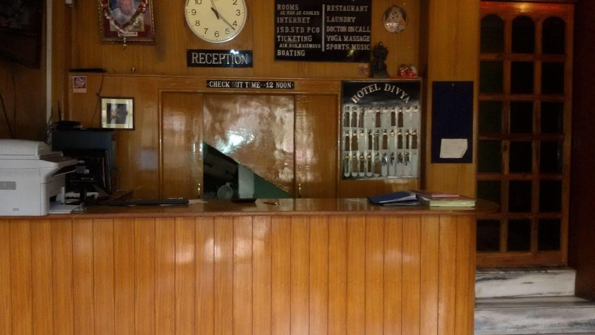 Hotel Divya Варанасі Екстер'єр фото