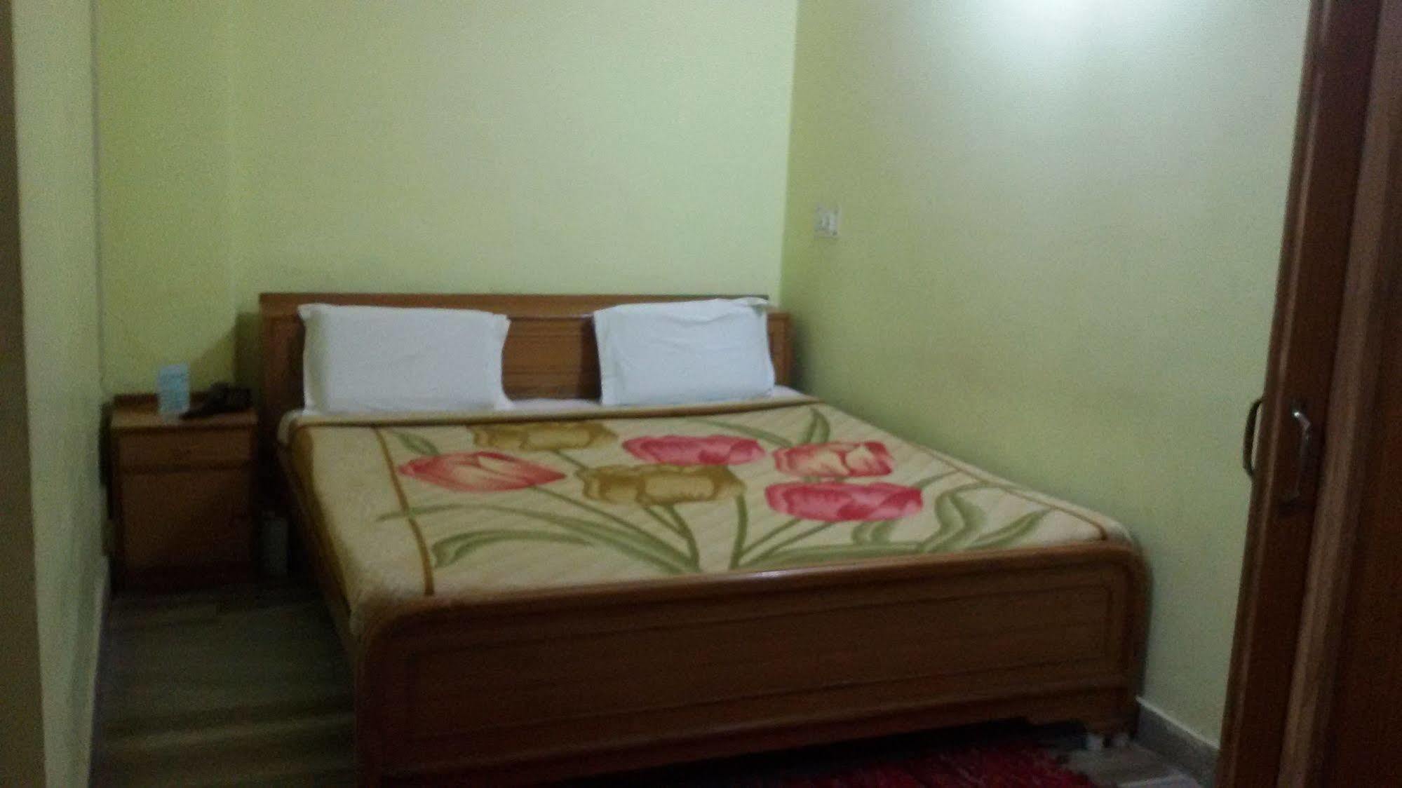 Hotel Divya Варанасі Екстер'єр фото